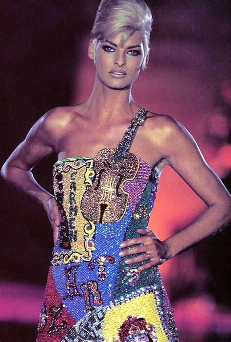 linda evangelista versace|linda evangelista haircut.